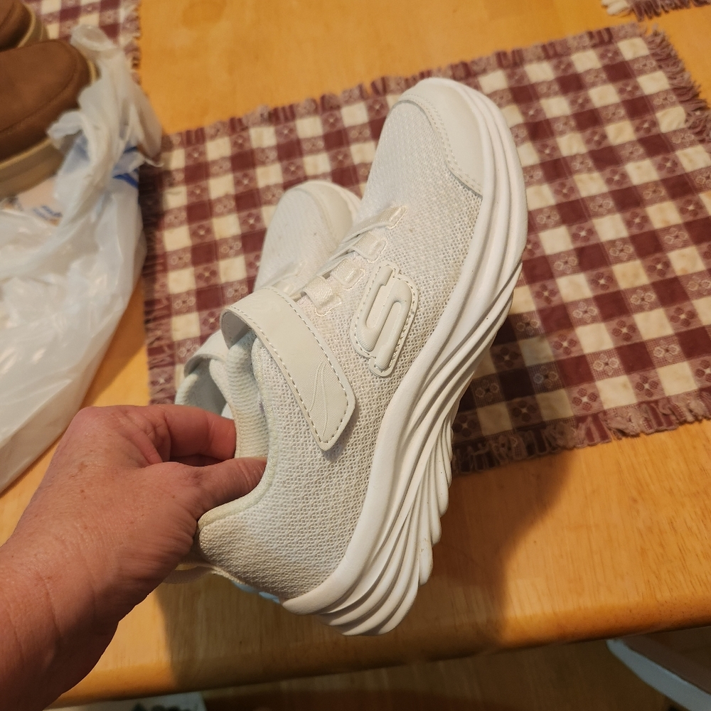 Toddler Girls Sketchers size 13